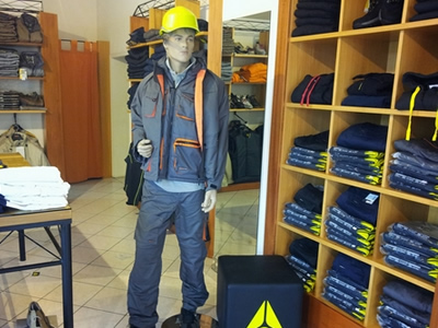 Negozio abbigliamento deals da lavoro